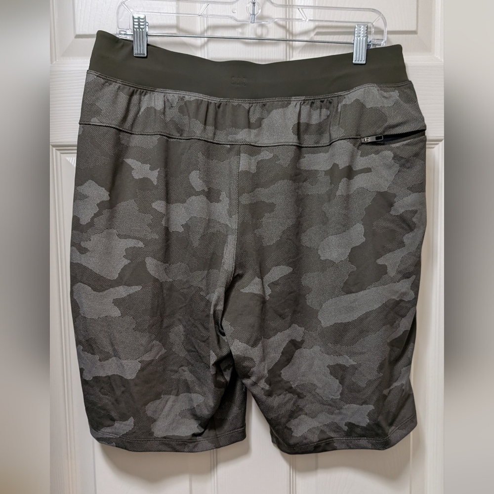 Lululemon T.H.E. Short 9" *Linerless Size L Variegated Mesh Camo Max Dark Olive - Picture 2 of 3